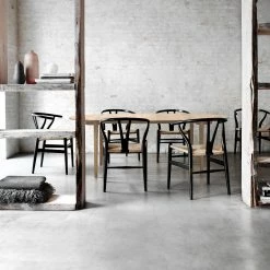 Carl Hansen CH337/338 Dining Table Oak -vitra shop CHS338 Dining table carl Hansen lifestyle 2