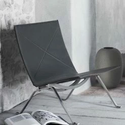 Fritz Hansen PK22™ Lounge Chair Leather -vitra shop Fritz Hansen PK22 Leather Black Lifestyle