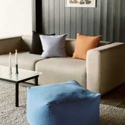 Hay Mags 2.5 Seater Sofa 9 Hay Mags 2.5 Seater Sofa -vitra shop Pouf vivid blue Mags 25 Seater Comb 1 Fiord 322 Outline Cushion sierra Outline Cushion ice blue Outline Cushion black scaled 1