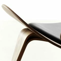 Carl Hansen CH07 Shell Chair Walnut -vitra shop carl hansen ch07 shell chair walnut black leather 1 1