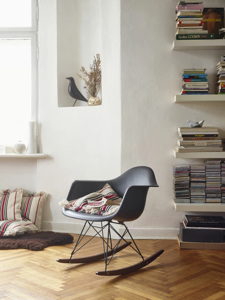 Vitra Eames Rocker Armchair (RAR) 3 Vitra Eames Rocker Armchair (RAR)